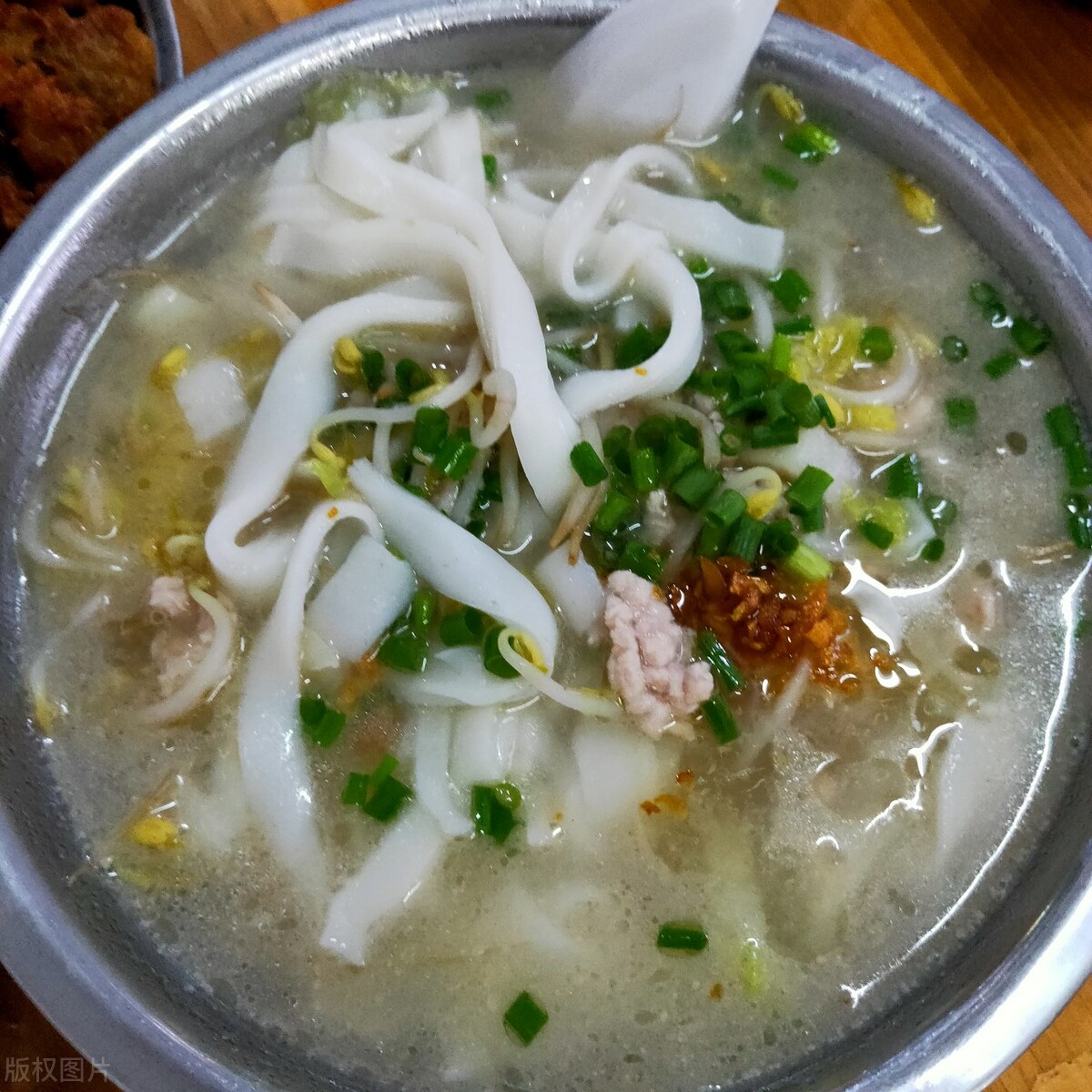 后安粉汤图片-后安粉汤：家乡的味道，温暖心灵的美食诱惑