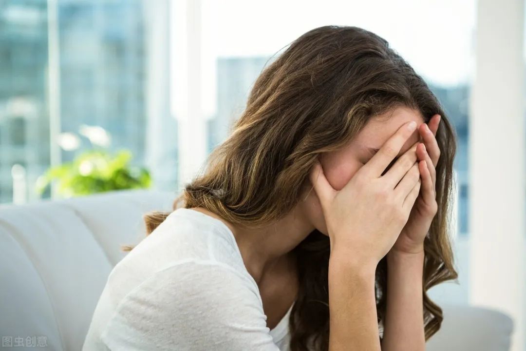恶心后背疼前胸干呕什么原因_前胸后背疼恶心干呕_前胸后背疼恶心干呕