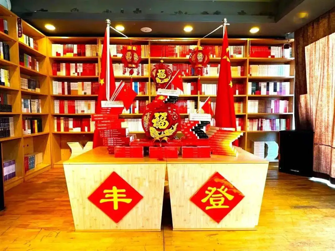 书店图书摆放造型_书店图书摆放创意造型_书店摆放样式