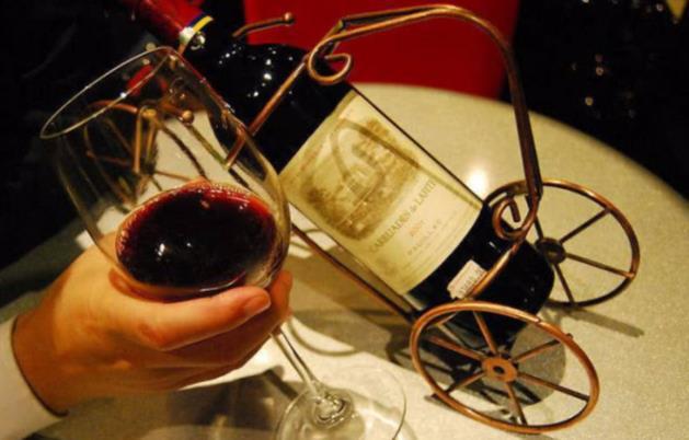 wine.deb-葡萄酒.deb：让不懂酒的人也能在家体验品酒乐趣的模拟器