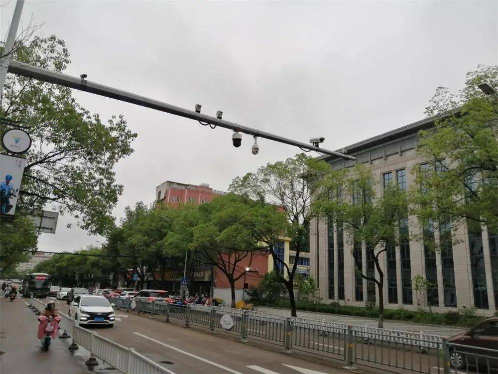 拆除新建的路有什么不好的_路口的旧楼拆了又重建_路口监控拆除和重建全部工作内容