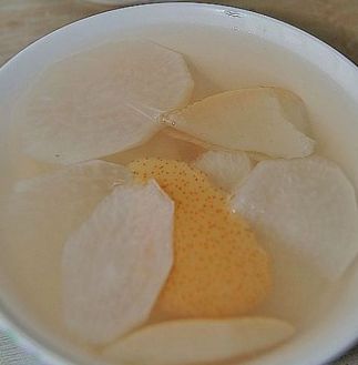 老年人肺炎吃什么好-老年人肺炎食疗攻略：梨和白萝卜的神奇功效