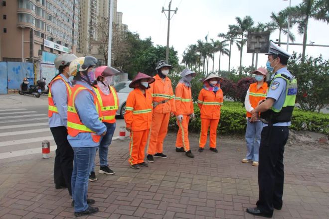 交警和公安局同志：城市守护者，为我们的安全保驾护航