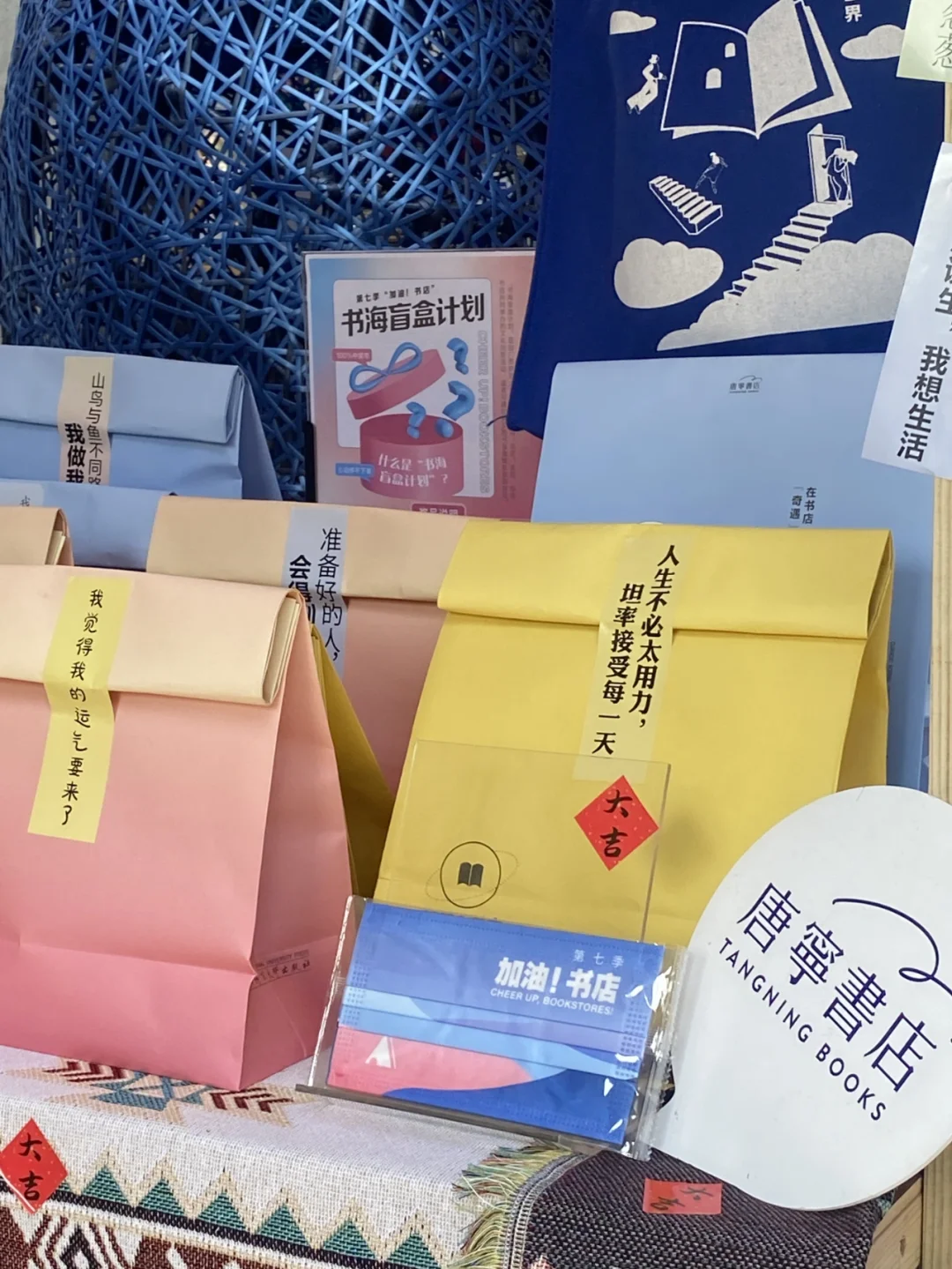 书店书的摆放造型图片_书店摆放书籍造型_书店摆放效果图大全