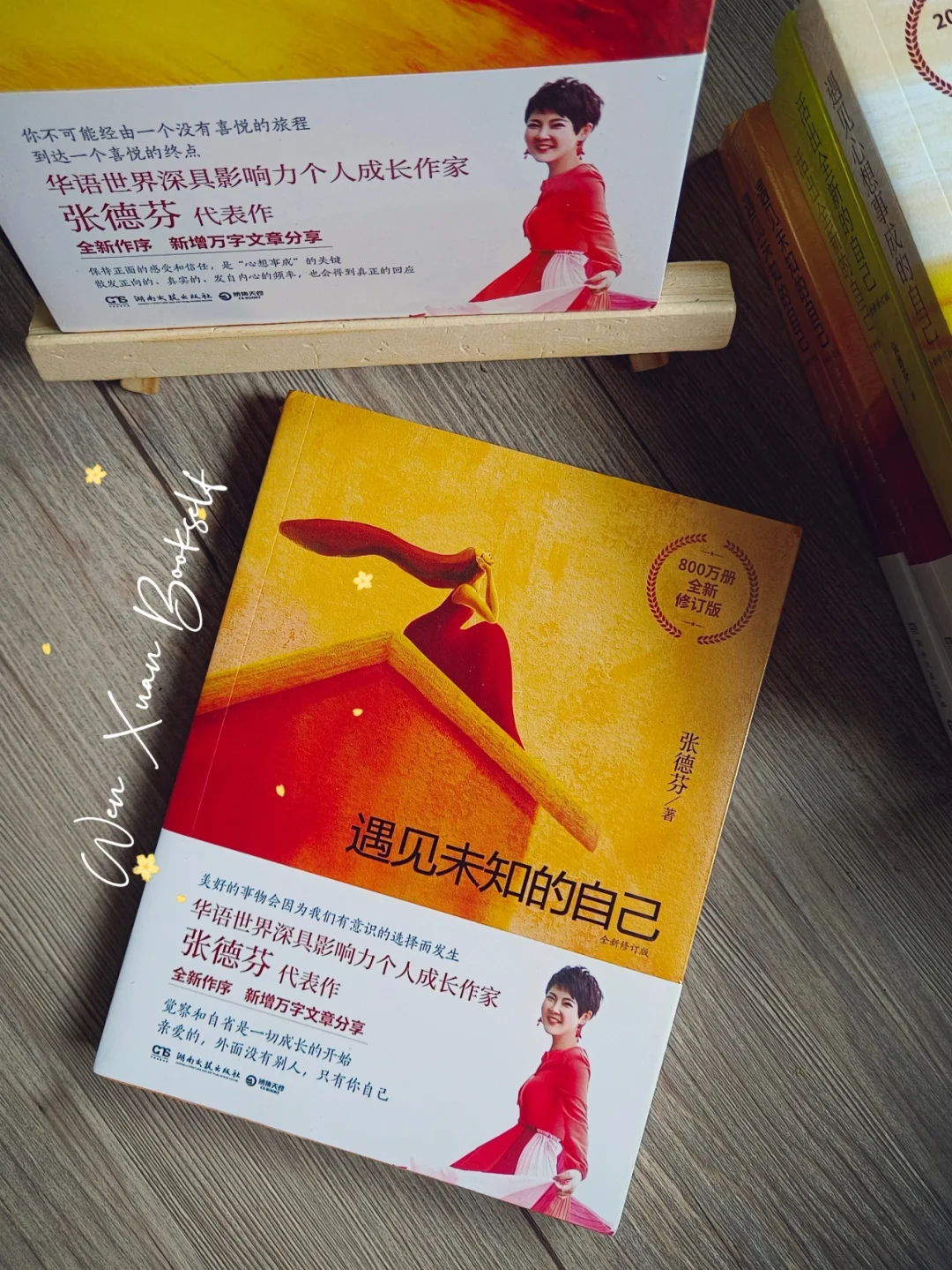 书店摆放书籍造型_书店摆放效果图大全_书店书的摆放造型图片