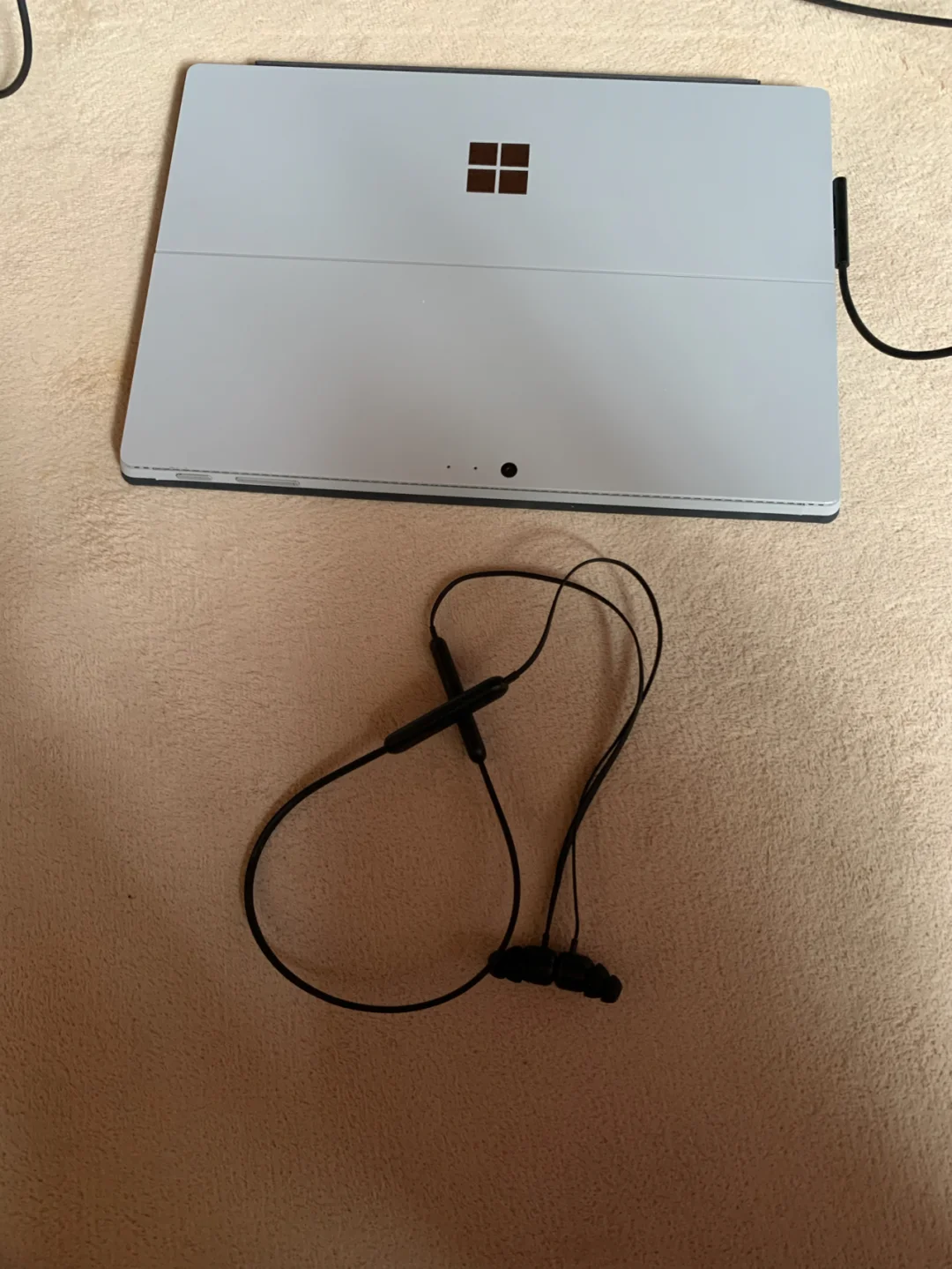 电充上几秒就自己跳掉_电充上没有电卡怎么通电_surface pro4充不上电